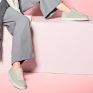 Sneaker Retro mit Curly Fleece Hellgrau – modischer und bequemer Schuh für Hallux valgus und empfindliche Füße von LaShoe.de
