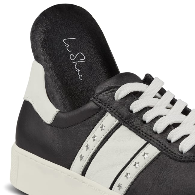 Sneaker Retro mit Flagge Schwarz – modischer und bequemer Schuh für Hallux valgus und empfindliche Füße von LaShoe.de
